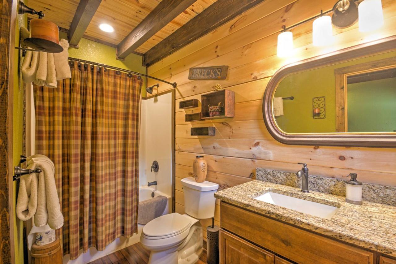 Scenic Fox Ridge Cabin On 4 Acres With Hot Tub! Whittier Luaran gambar