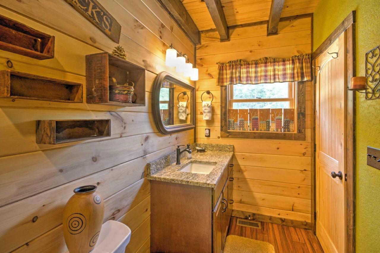 Scenic Fox Ridge Cabin On 4 Acres With Hot Tub! Whittier Luaran gambar